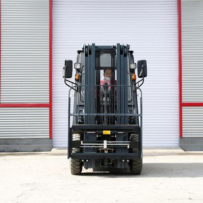 Steel Rubber 2tons LPG Forklift with Cabin Nissan K21 K25 Engine Lift Height 3000-7000mm